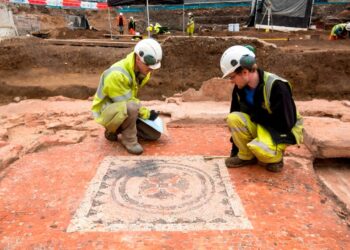 Mausoleo romano risalente a 2000 anni fa: scoperta archeologica a Londra