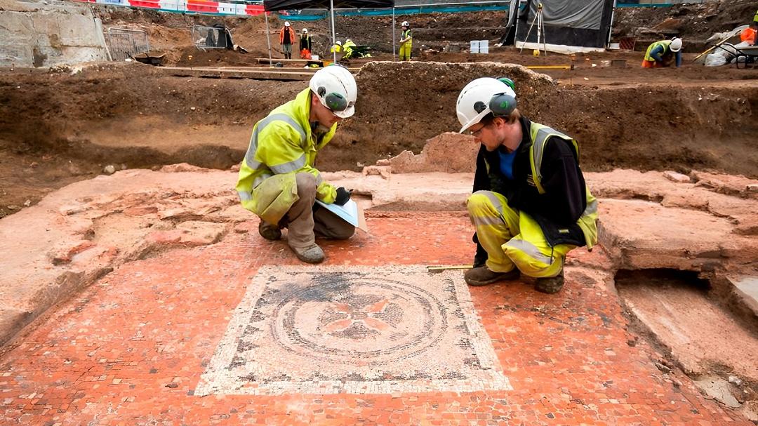 Mausoleo romano risalente a 2000 anni fa: scoperta archeologica a Londra