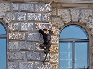 Jared Leto si è arrampicato su un hotel di Berlino senza protezioni