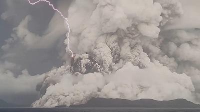 Eruzione del Tonga: un’esplosione vulcanica che ha generato quasi 200.000 fulmini