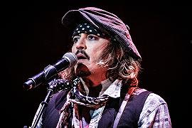 Johnny Depp compie 60 anni e festeggia sul palco con gli Hollywood Vampires