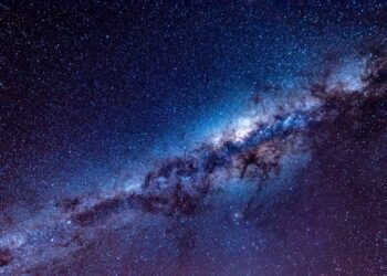 Vita aliena: scienziati stanno monitorando una regione specifica del cosmo piena di stelle