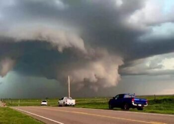 Nube a imbuto: allarme tornado in Oklahoma