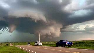 Nube a imbuto: allarme tornado in Oklahoma