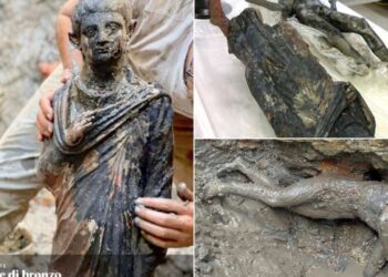 Il netturbino ritrova antiche statue di bronzo, succede in Toscana