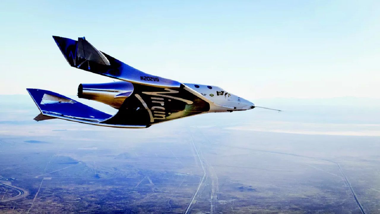 Virgin Galactic annuncia la data di lancio e l’equipaggio del primo volo spaziale commerciale