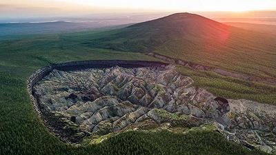 Il Cratere Batagaika: lo squarcio creato dal cambiamento climatico in Russia