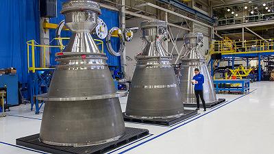 Blue Origin, il motore esplode a 10 secondi dall’inizio dei test, l’azienda: “stiamo indagando”