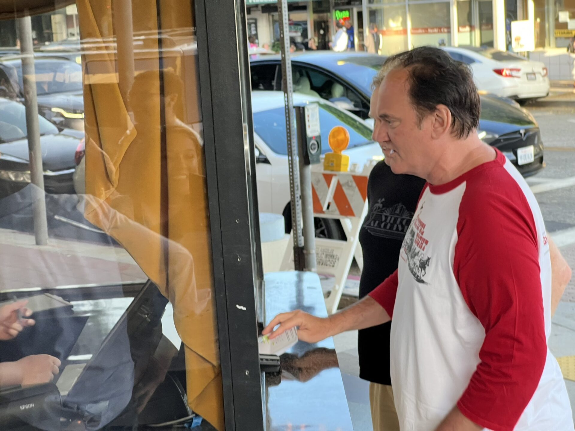 Quentin Tarantino è andato a vedere Barbie e Oppenheimer al cinema uno dopo l’altro