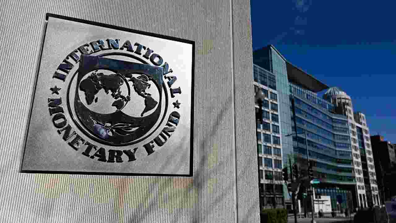 Prospettive economiche in Italia: FMI alza stime crescita