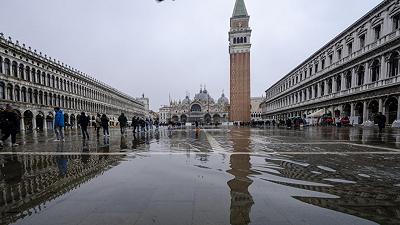 Cambiamento climatico e turismo di massa a Venezia: secondo l’Unesco è patrimonio a rischio