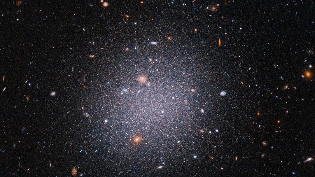 Galassia priva di materia oscura: NGC 1277 è un enigma cosmico