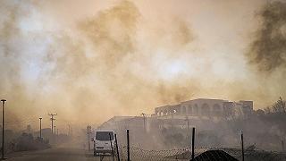 Incendi devastanti in Grecia: dopo Rodi, villaggi evacuati a Corfù