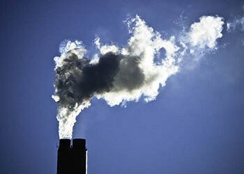 Crisi climatica: a quanto ammonta la responsabilità finanziaria di chi inquina?