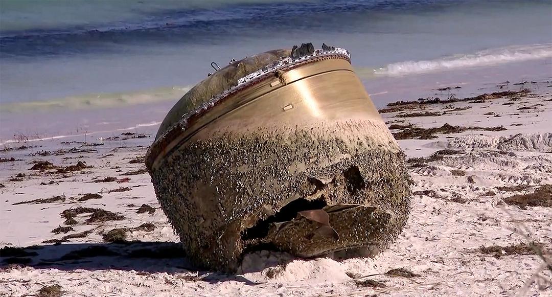 La spazzatura spaziale comincia a finire sulle spiagge