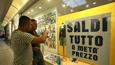 Saldi estivi: il 61% degli italiani comprerà almeno un capo di abbigliamento