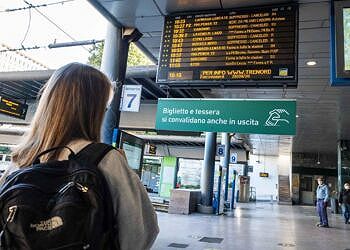 Trasporti: in arrivo scioperi dei treni e degli aerei in tutta Italia