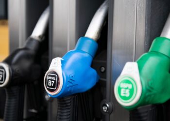 Prezzi medi carburanti: ecco a partire da quando sarà obbligatorio esporli