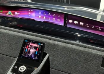 Il Cadillac Escalade IQ costa come un bilocale, ma non ha Android Auto e Apple CarPlay