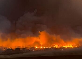Incendi alle Hawaii: situazione resa più grave dall'uragano Dora