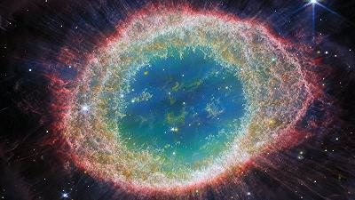 Nebulosa Anello: nuove immagini catturate dal telescopio spaziale James Webb