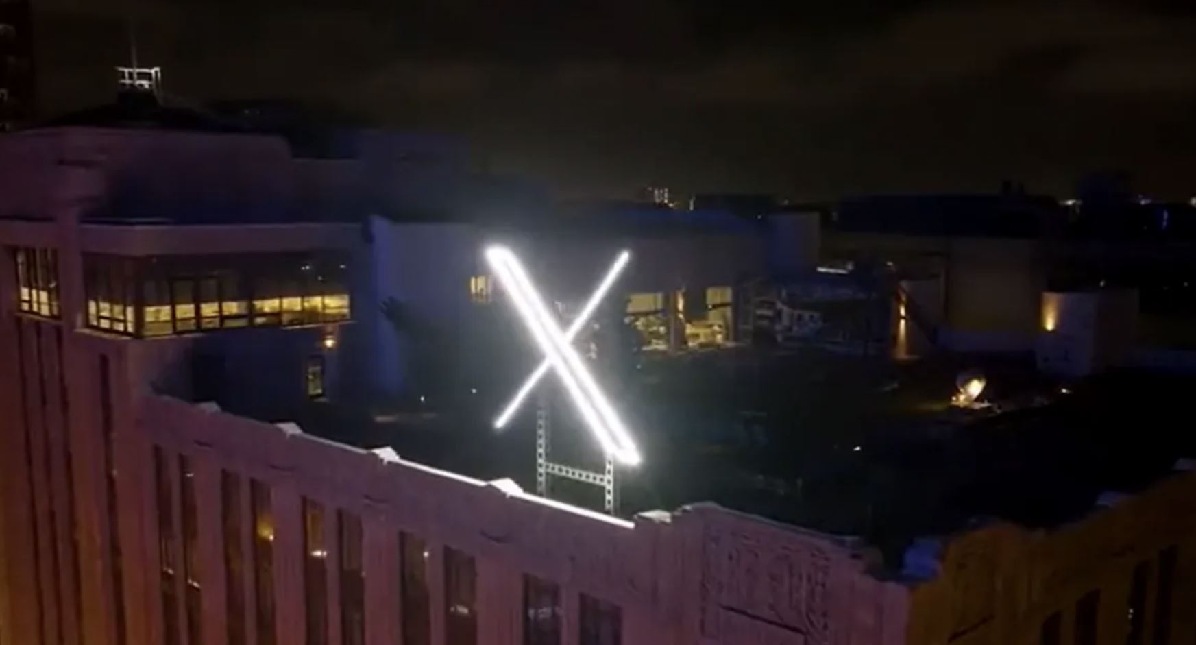 Twitter inciampa sulla pubblicità: annunci non etichettati finiscono nel feed degli utenti