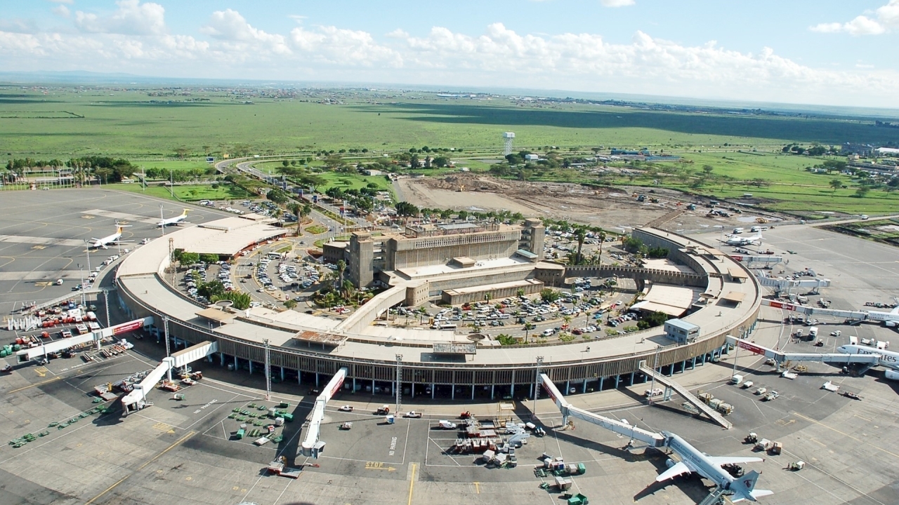 Aeroporto internazionale di Nairobi torna operativo: licenziati i vertici delle autorità aeroportuali