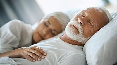 Sonno degli anziani: ecco la temperatura ideale in camera per un riposo ottimale