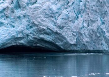 Ghiacciaio in Groenlandia: perde 38 metri di spessore all'anno
