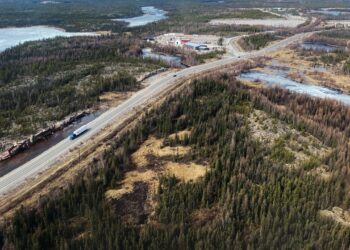 Incendi in Canada: la comunità di Yellowknife lotta eroicamente per proteggere la città