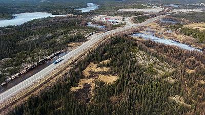 Incendi in Canada: la comunità di Yellowknife lotta eroicamente per proteggere la città