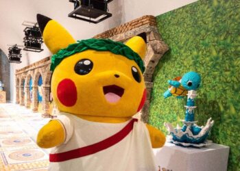 Pokémon: Pikachu indossa la toga per l'inaugurazione dello store romano