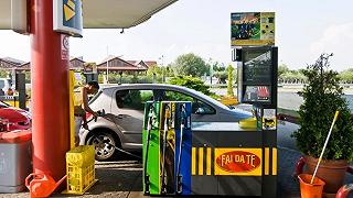 Prezzo della benzina: come si determina in Italia?