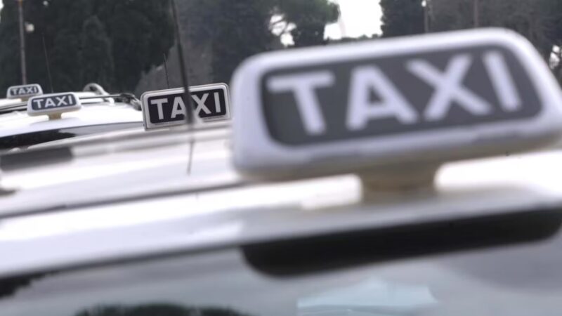 Taxi gratis all’uscita delle discoteche: progetto sperimentale del Mit per la sicurezza stradale