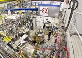 Antimateria sotto la lente: la straordinaria scoperte che ridisegnano le regole dell'Universo