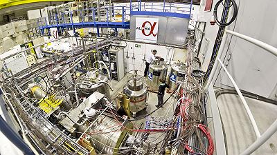Antimateria sotto la lente: la straordinaria scoperte che ridisegnano le regole dell’Universo