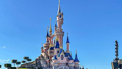 Disney: 60 miliardi di dollari per espandere parchi tematici e attrarre 700 milioni di nuovi visitatori