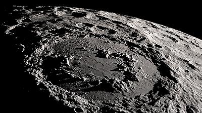 Luna: una nuova ricerca rivela che le zone d’ombra sono giovani e con meno ghiaccio del previsto