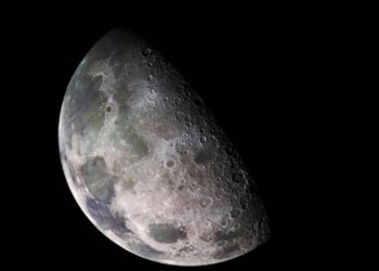 Luna: la nuova ipotesi riguardo l'acqua è basata sulla missione Chandrayaan 1