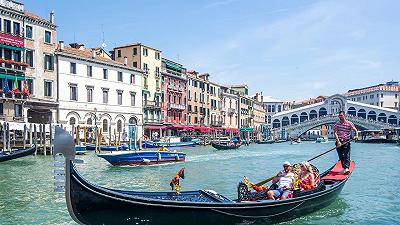 Turismo a Venezia: approvato contributo di accesso per regolarne l’afflusso