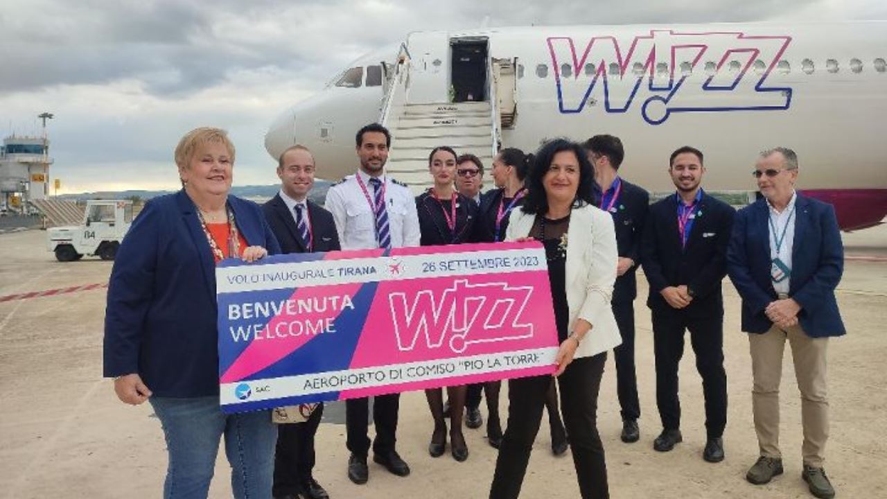Wizz Air: inaugurato il primo volo Comiso-Tirana