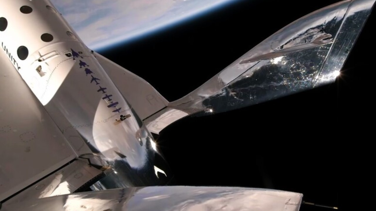 Virgin Galactic: fossili di Australopithecus sediba e Homo Naledi volano a bordo di VSS Unity