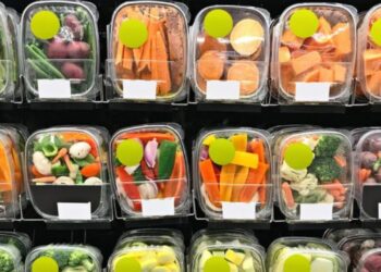 Sostenibilità: il 78% degli italiani abbandona le confezioni alimentari in plastica