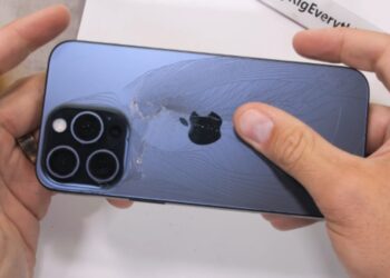 iPhone 15, macchie, bug e scocca poco resistente: tutti i guai dell'ultimo top di gamma di Apple