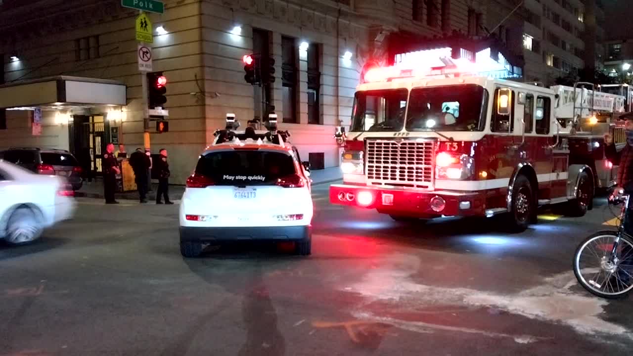 Cruise, fine dei giochi: stop al servizio di taxi a guida autonoma. E adesso?