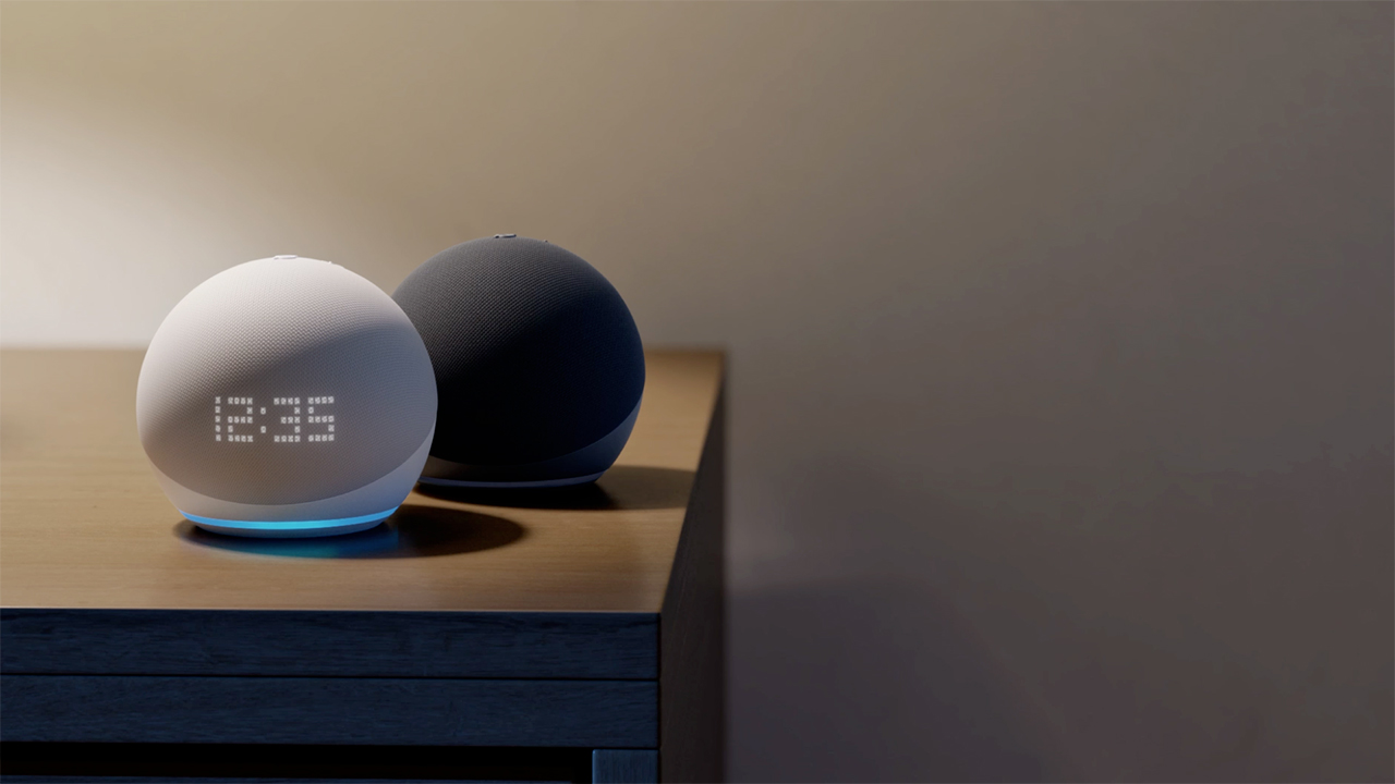 Echo Dot con e senza orologio in sconto su Amazon al prezzo minimo storico