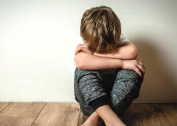 Abuso verbale sui bambini: uno studio rivela l'equivalenza con l'abuso fisico
