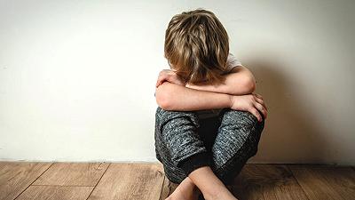 Abuso verbale sui bambini: uno studio rivela l’equivalenza con l’abuso fisico