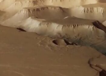 Labirinto della notte: la superficie di Marte ripresa dalla sonda ESA