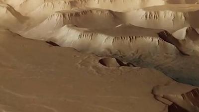 Labirinto della notte: la superficie di Marte ripresa dalla sonda ESA
